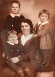 Józefa Żbikowska z d. Kaczorowska z dziećmi